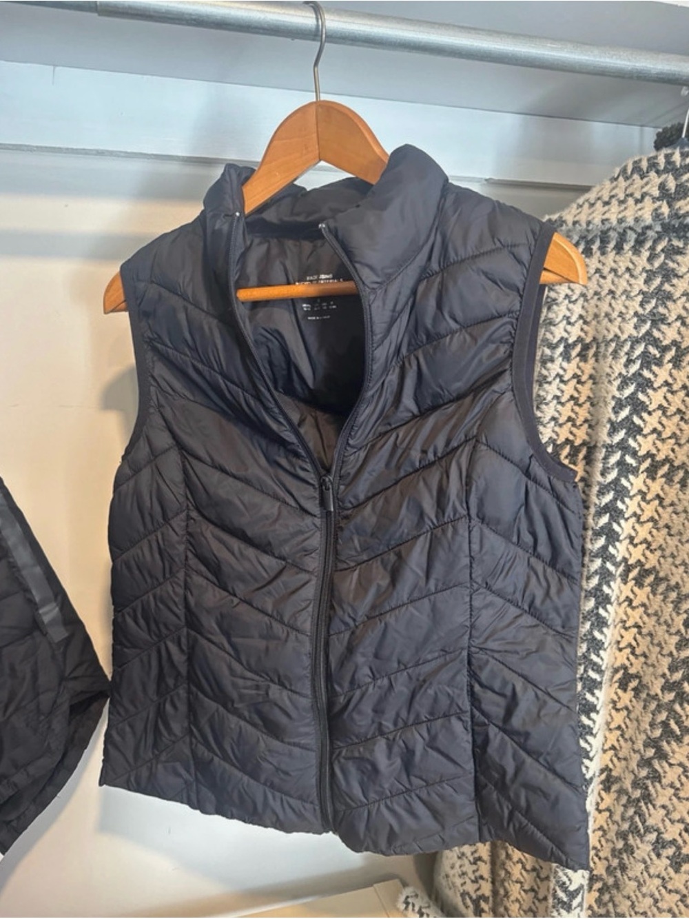 Sleeveless Quilted Puffer Vest - black